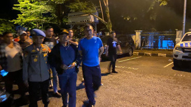 AKP Dadang Iskandar saat menyerahkan diri ke Mapolda Sumbar