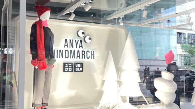 Kolaborasi UNIQLO dan Anya Hindmarch