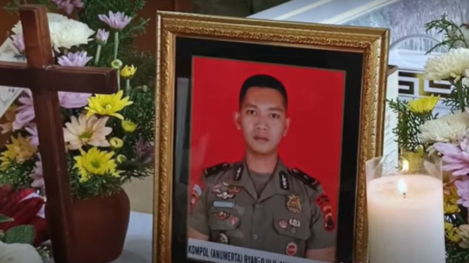 Kompol (Anumerta) Ryanto Ulil Anshar.