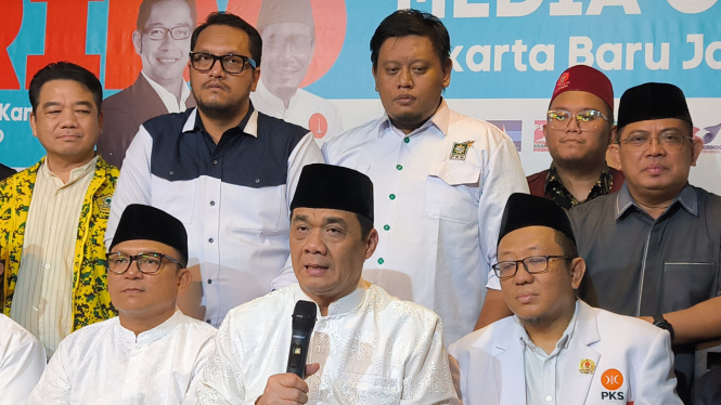 Ketua timses pemenangan RK-Suswono, Ahmad Riza Patria di Kantor DPD Partai Golkar, Jakarta Pusat, Senin, 25 November 2024