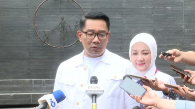 Cagub Jakarta Ridwan Kamil nyoblos di Bandung Jawa Barat