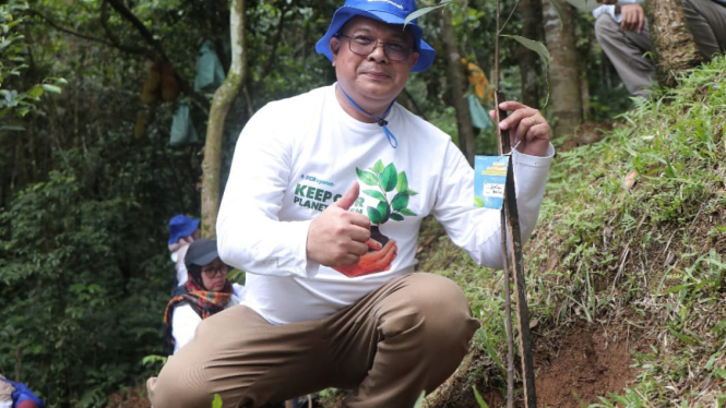 BCA Syariah Memperingati Hari Menanam Pohon Indonesia