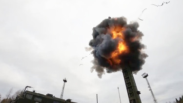 VIVA Militer: Rudal Balistik Jarak Menengah RS-26 Rubezh militer Rusia
