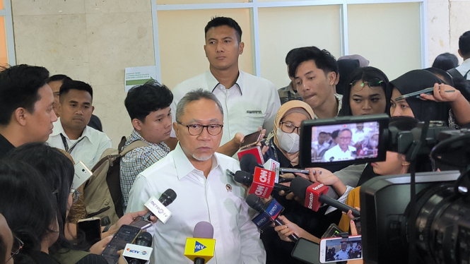 Menteri Koordinator (Menko) Bidang Pangan, Zulkifli Hasan (Zulhas) di Kompleks Parlemen, Senayan, Jakarta