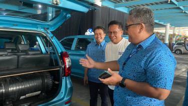 VP Marketing Bluebird, Panca Wiadnyana dan GM Bluebird Jatim, Rito Sudarmawan