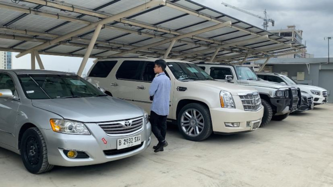 KPK melelang mobil hasil rampasan dari para koruptor