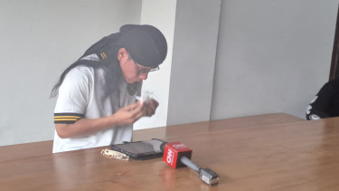 Gus Miftah menangis mengumumkan pengunduran diri