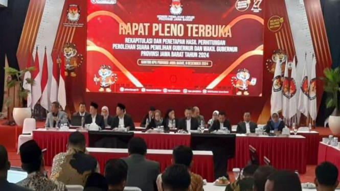 KPUD Jawa Barat Proses Rekapitulasi Suara Pilgub Jawa Barat Tahun 2024