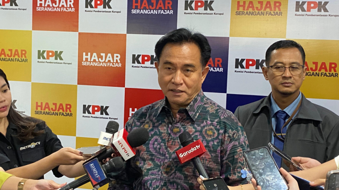 Menko Kumham Imipas Yusril Ihza Mahendra di Gedung ACLC KPK