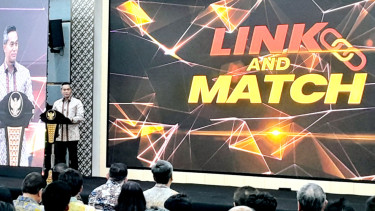 Ketua Umum Kadin Indonesia, Anindya Bakrie, saat memberikan sambutan di acara 'Link & Match: Temu Bisnis dan Workshop IKM Komponen Otomotif dengan Industri Besar', di Kementerian Perindustrian, Jakarta, Selasa, 10 Desember 2024