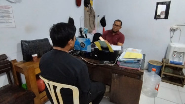 Kasir Toko Amanda Brownies Diperiksa di Polsek Biringkanaya, Makassar.
