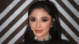 Awas! Ada Akun Facebook Palsu Pakai Nama Dewi Perssik, Udah Centang Biru
