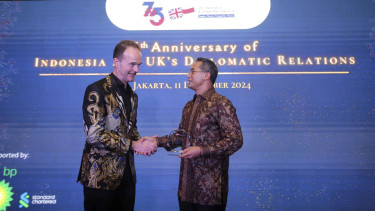 Anindya Bakrie Terima Penghargaan dari Kedubes Inggris di Jakarta
