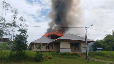 Kantor BKD Boven Digoel yang di bakar massa