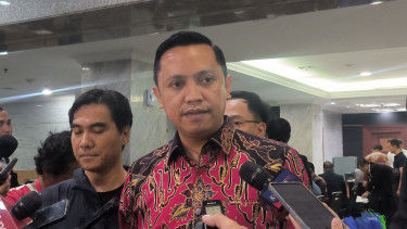 Ketua DPP PDIP bidang Reformasi Sistem Hukum Nasional, Ronny Talapessy di Gedung MK, Jakarta Pusat, Rabu, 11 Desember 2024