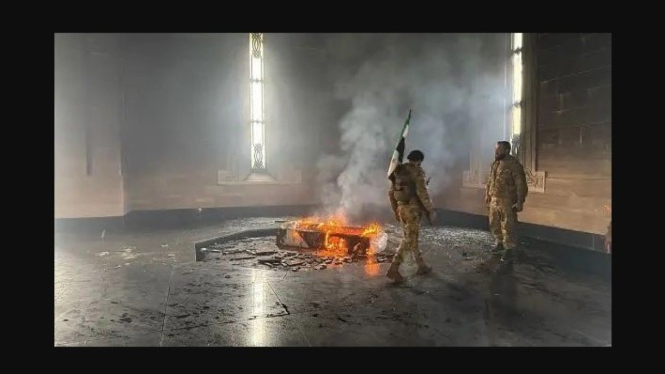 VIVA Militer: Makam ayah Bashar al-Assad dibakar pemberontak