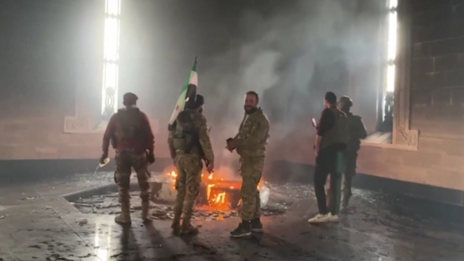 Pemberontak Suriah bakar makam ayah Bashar al-Assad
