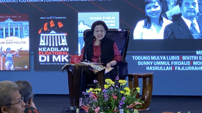 Megawati Soekarnoputri, mengirimkan delegasi khusus untuk menghadiri acara peringatan ulang tahun ke-60 Partai Golkar. 