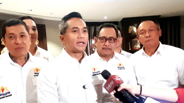 Ketua Umum Kadin Indonesia, Anindya Bakrie, usai menggelar silaturahmi dengan 24 pengurus Kadin Provinsi, di Menara Kadin Indonesia, kawasan Kuningan, Jakarta Selatan, Kamis, 12 Desember 2024.