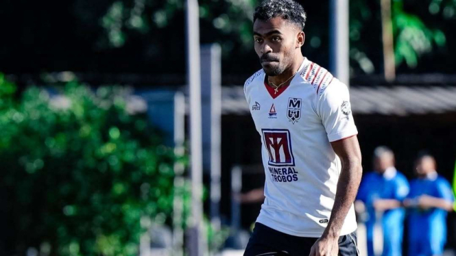 Pemain Malut United, Yakob Sayuri