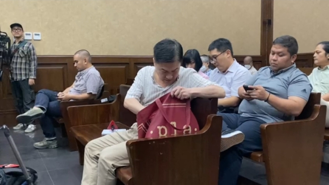 Crazy Rich Surabaya Budi Said di ruang sidang
