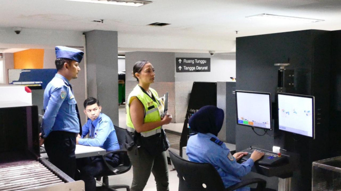 Pengecekan petugas dalam kesiapan Bandara Soetta hadapi lonjakam periode nataru
