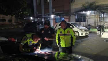 Satlantas Polres Tangerang Selatan saat amankan kendaraan pelaku balap liar di Tol Serbaraja