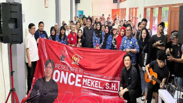 Anggota DPR RI Once Mekel kunjungi warga di daerah pemilihan (dapil).