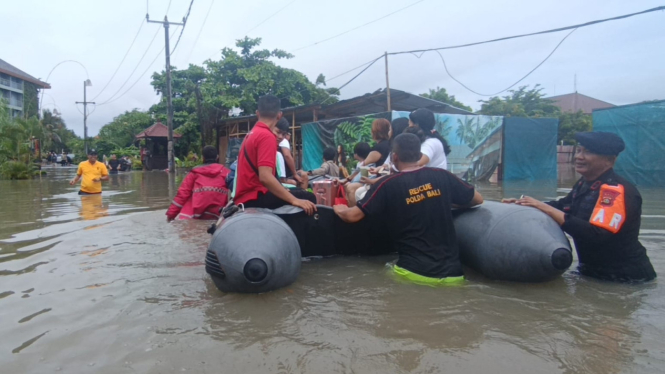 Banjir bandang melanda sejumlah wilayah di Bali - Foto: Istimewa