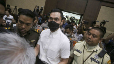 Harvey Moeis saat jalani sidang vonis 6,5 tahun oleh majelis hakim Pengadilan Tipikor.