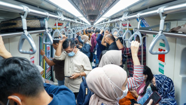 Ilustrasi penumpang LRT Jabodebek