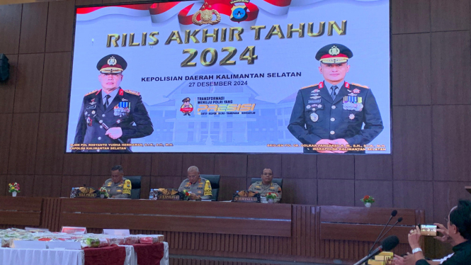 Kapolda Kalsel, Irjen Pol Rosyanto Yudha Hermawan saat menyampaikan sejumlah kasus yang terjadi sepanjang tahun 2024 - Foto Dok Faidur