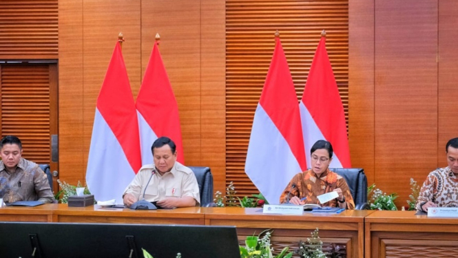 Presiden RI, Prabowo Subianto dan Menteri Keuangan Sri Mulyani