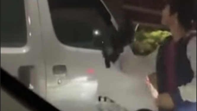 perampokan bersenjata tajam di Tol Akses Tanjung Priok KM 13+500, tepatnya di wilayah Sungai Bambu, Jakarta Utara,