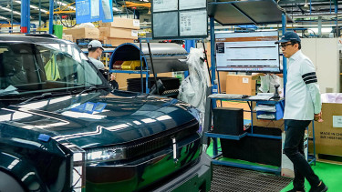 Wamenperin Faisol Riza melihat produksi mobil Chery J6