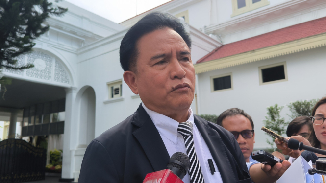 Menteri Koordinator (Menko) Bidang Hukum, Hak Asasi Manusia, Imigrasi, dan Pemasyarakatan, Yusril Ihza Mahendra di Kompleks Istana Kepresidenan, Jakarta Pusat, Jumat, 10 Januari 2025