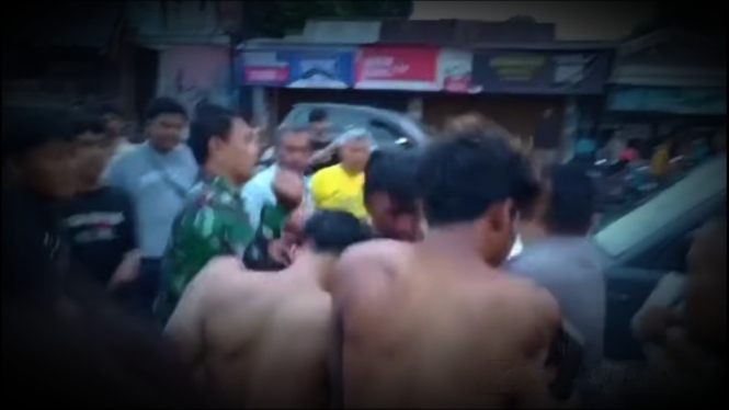 VIVA Militer: Serka Yuli saat amankan gangster dari amukan warga