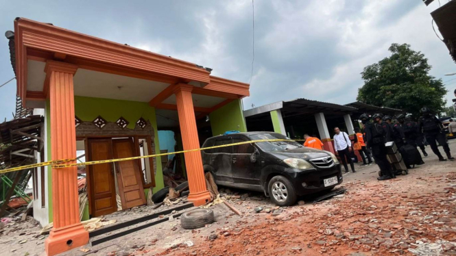 A Ipda Maryudi yang rumahnya meledak di Mojokerto. (Foto: M Lutfi Vermansyah/ VIVA Jatim)