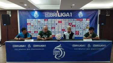 Pelatih Persib, Bojan Hodak dan Ciro Alves dalam sesi jumpa pers (foto: Dede Idrus) 