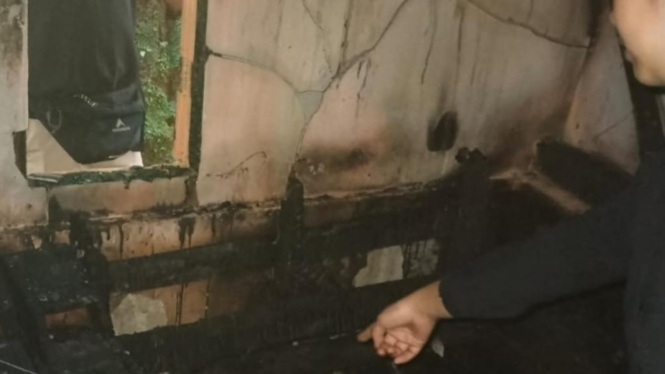 Sejumlah perabotan rumah tangga, rusak terbakar 