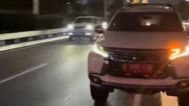 Mitsubishi Pajero Sport pelat merah bikin masalah di jalan