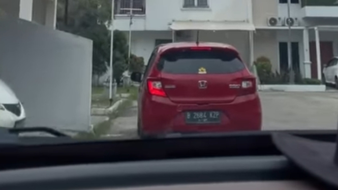 Viral pengemudi Honda Brio arogan