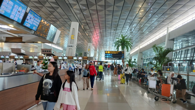 Pergerakan penumpang di bandara soetta