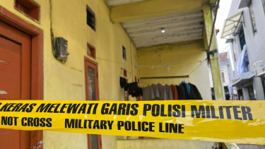 Garis kuning polisi militer terbentang di lokasi penemuan mayat wanita di Tangerang Selatan