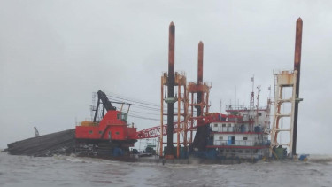 Kapal kandas di Pelabuhan Tanjung Emas Semarang