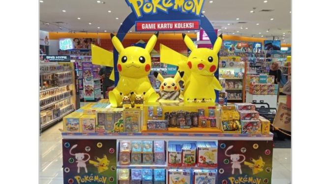 Display Pokemon Game Kartu Koleksi Festival Terastal ex di Toys Kingdom