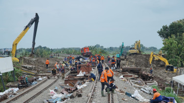 Perbaikan rel kereta di Grobogan, Jawa Tengah