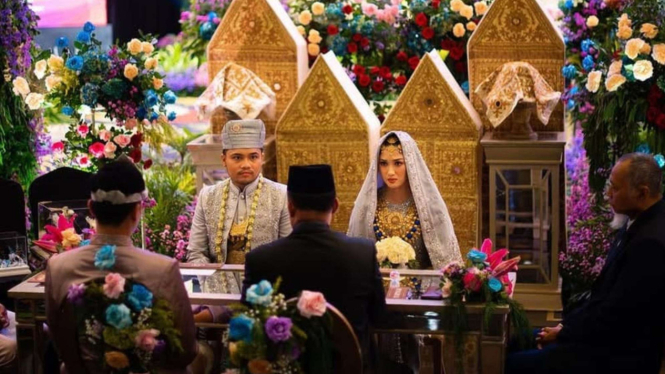 Ochi Rosdiana Resmi Menikah dengan Lutfi Arif Adianto