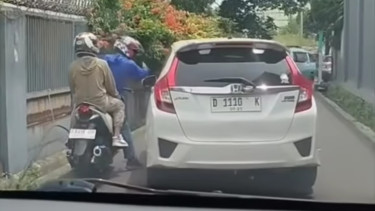 Viral Honda Jazz RS vs Honda Vario di jalan raya