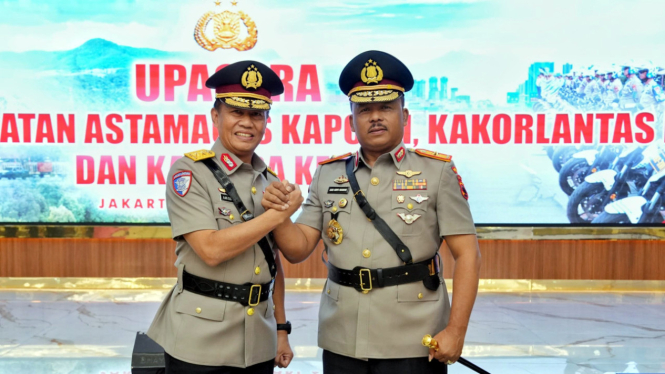 Kakorlantas baru, Brigjen Pol Agus Suryo Nugroho (kanan)